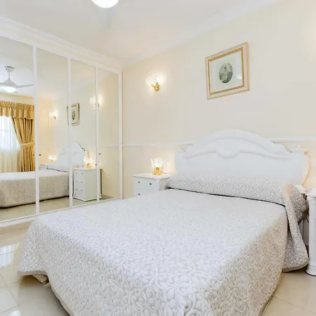 Sleeps 6 Air Con Wifi *