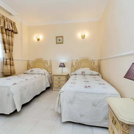 Villa Sleeps 6 Air Con Wifi