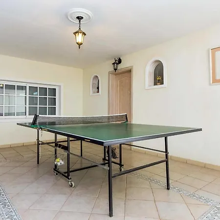 فيلة Sleeps 6 Air Con Wifi *